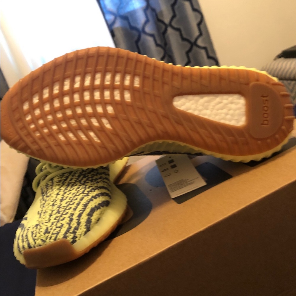 Yeezy 350 Semi Frozen Yellow - Picture 3 of 3